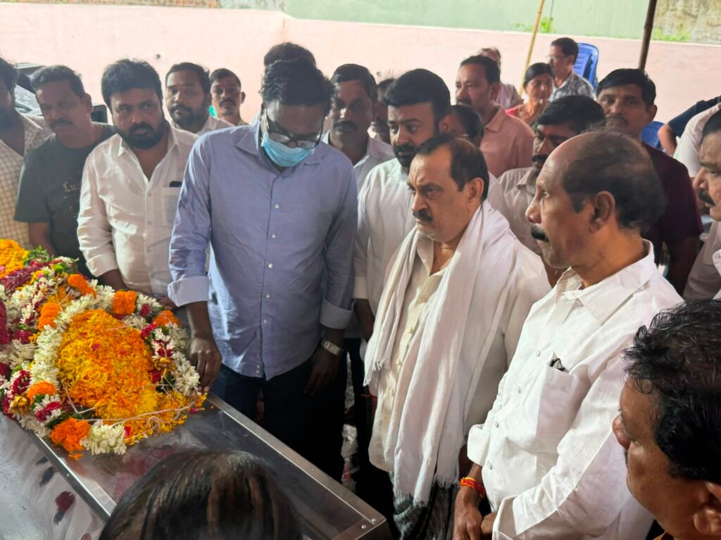 *బొమ్మ సత్య ప్రసాద్ కు నివాళులు అర్పించిన మాజీ మంత్రి పువ్వాడ..*