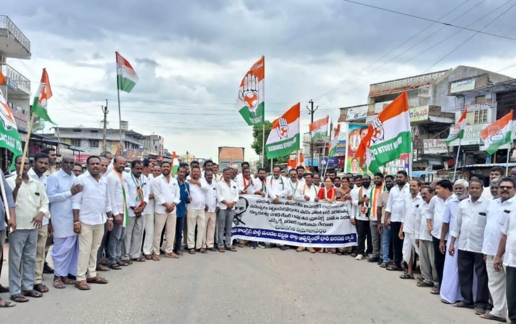 కెసిఆర్ ప్రతిపక్ష హోదాఎమ్మెల్యే పదవికి రాజీనామా చేయాలని మండల కాంగ్రెస్ పార్టీ ఆధ్వర్యంలో ర్యాలీ 