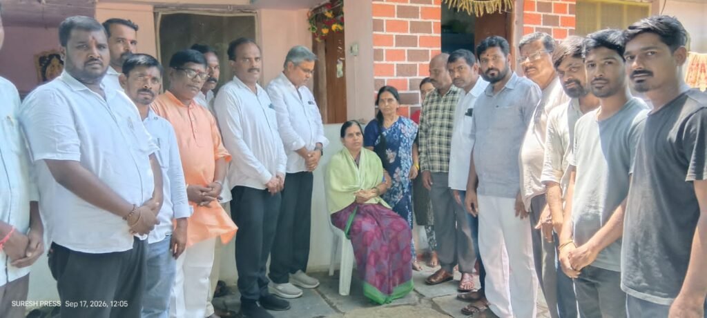 ఆర్ధిక సాయం అందజేత