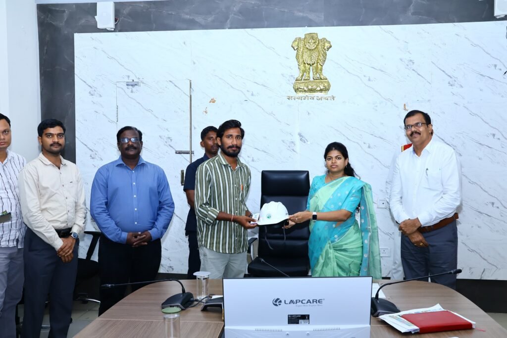 ఇందిరమ్మ ఇండ్ల నిర్మాణంలో వేగం పెంచాలి, అర్హులైన లబ్ధిదారులకు ఇందిరమ్మ ఇండ్ల మంజూరుకు ప్రతిపాదనలు సిద్ధం చేయాలి.*