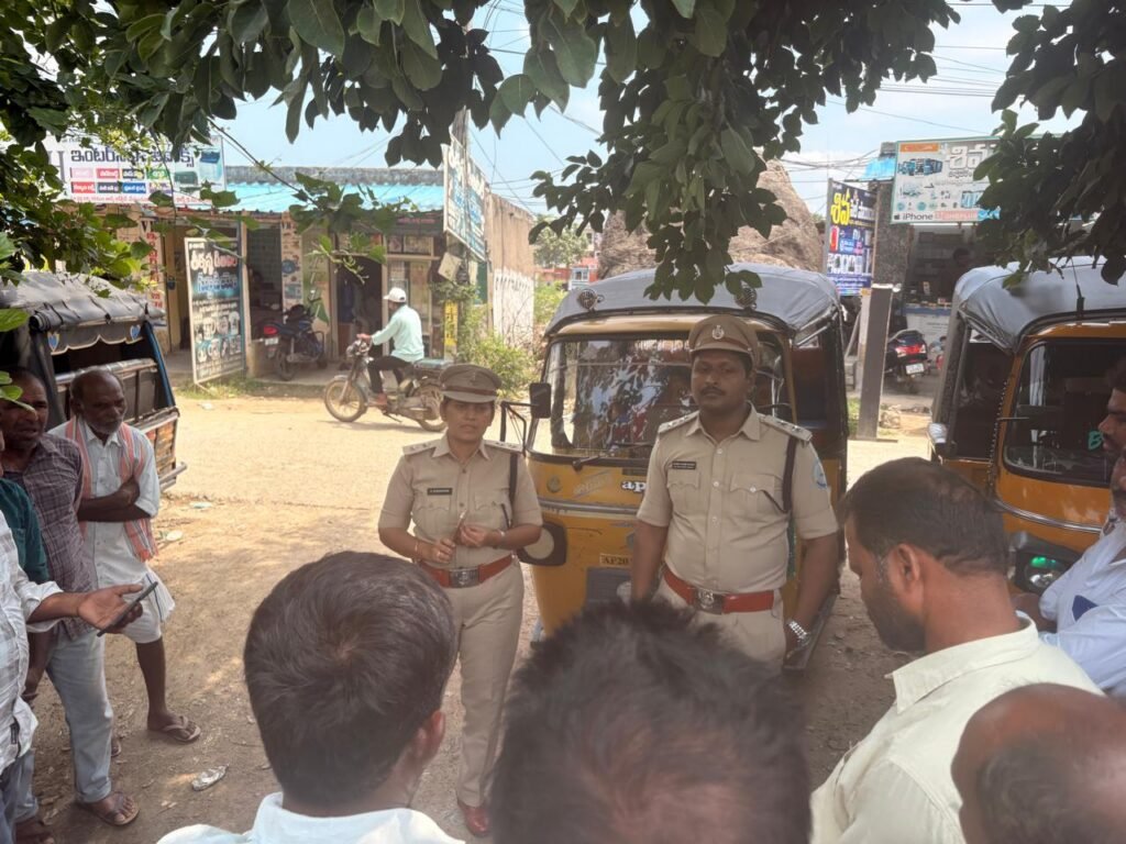 మరిపెడలో ఆటో డ్రైవర్లకు రోడ్డు భద్రతపై అవగాహన*