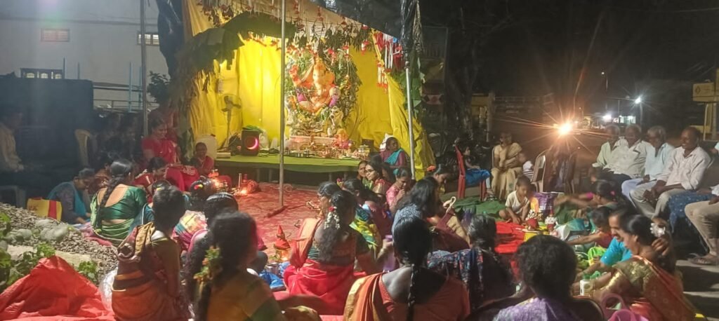 మరిపెడ పద్మశాలి సేవా సంఘం ఆధ్వర్యంలో ఘనంగా కుంకుమ పూజ*