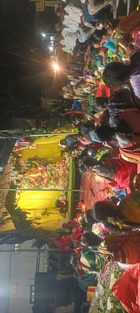 మరిపెడ పద్మశాలి సేవా సంఘం ఆధ్వర్యంలో ఘనంగా కుంకుమ పూజ*