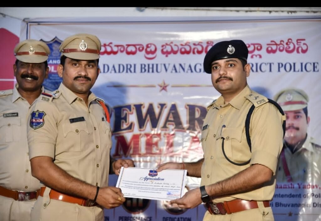 ఎస్పీ చేతుల మీదుగా ప్రశంసా పత్రం అందుకున్న సబ్ ఇన్స్పెక్టర్ శ్రీకాంత్ రెడ్డి